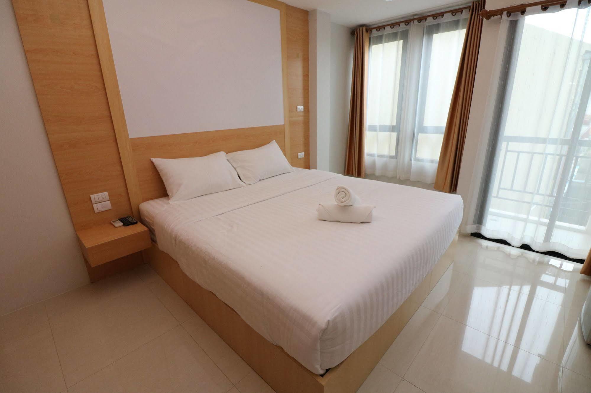 Hotel Calivefornia 2016 Čiang Rai Exteriér fotografie