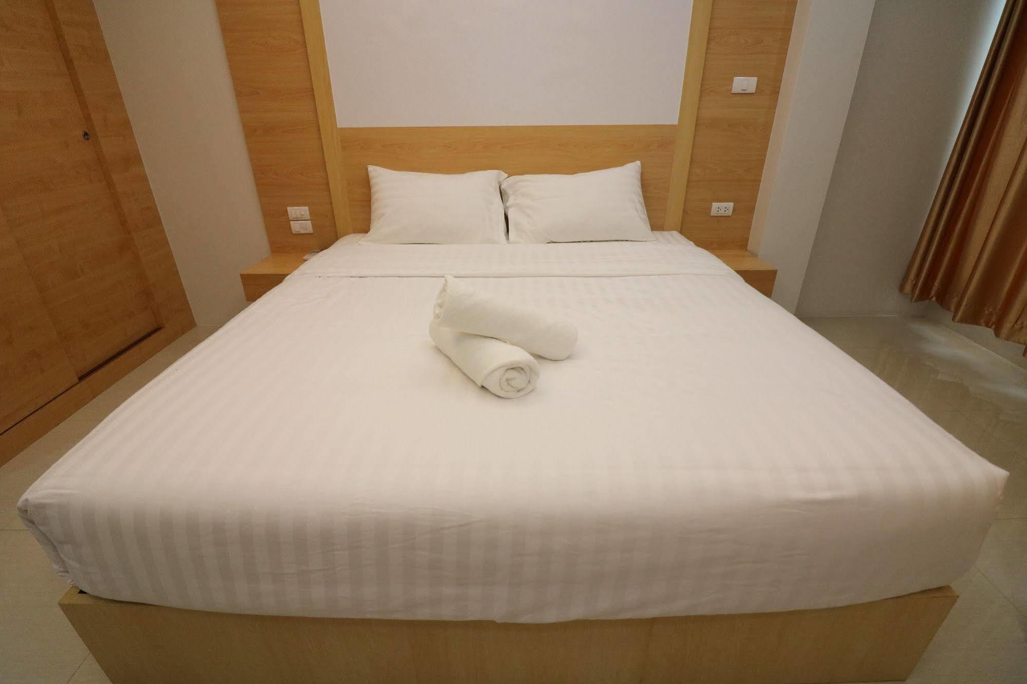 Hotel Calivefornia 2016 Čiang Rai Exteriér fotografie